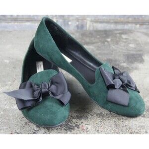 Simply Vera Wang Bow Toe Ballet Flats, green suede with a black bow, size 9M